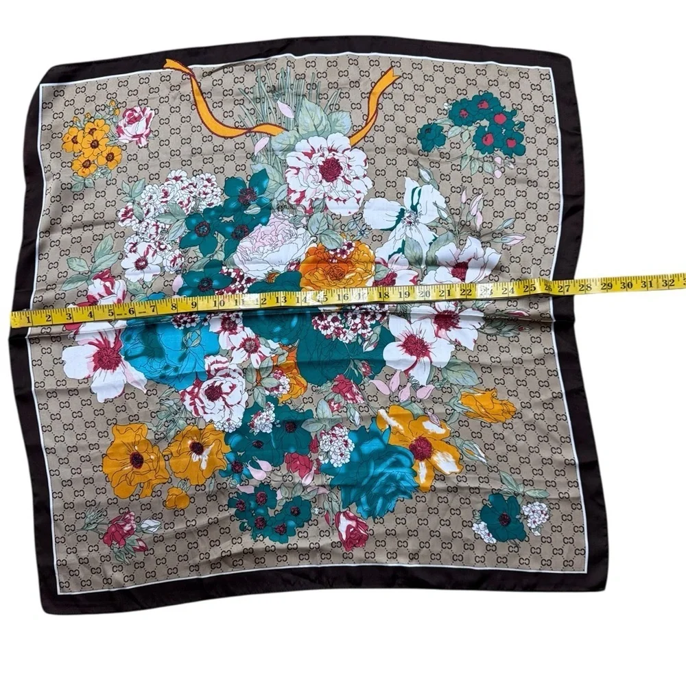 ODIVA. Floral Scarf
